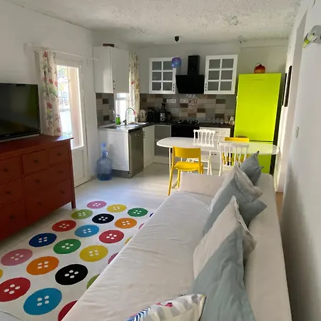펜션 Bitez Aktur Sitesi Oezel Plajli *
